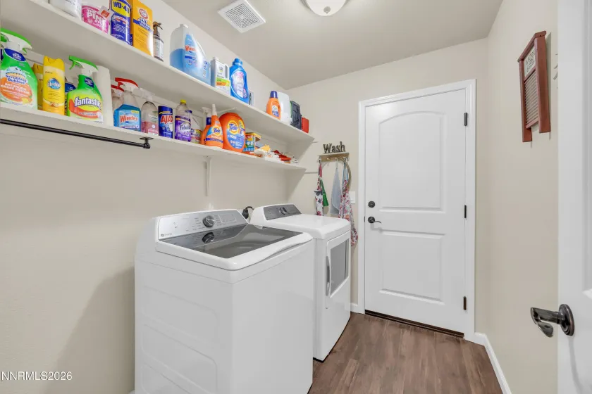 2552 Ladera Dr Laundry