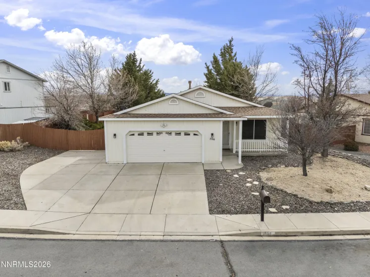 706 Strauss, Sun Valley, Nevada 89433, 4 Bedrooms Bedrooms, ,2 BathroomsBathrooms,Residential,Residential,Strauss,260001586