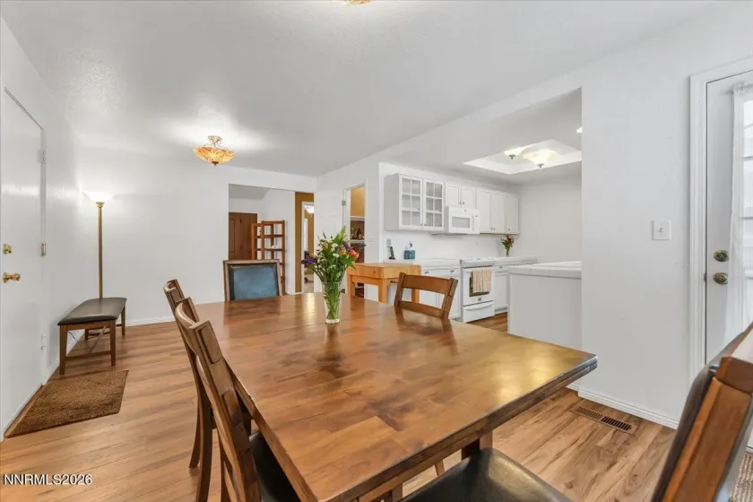 7555 Lighthouse, Reno, Nevada 89511, 3 Bedrooms Bedrooms, ,2 BathroomsBathrooms,Residential,Residential,Lighthouse,260001591