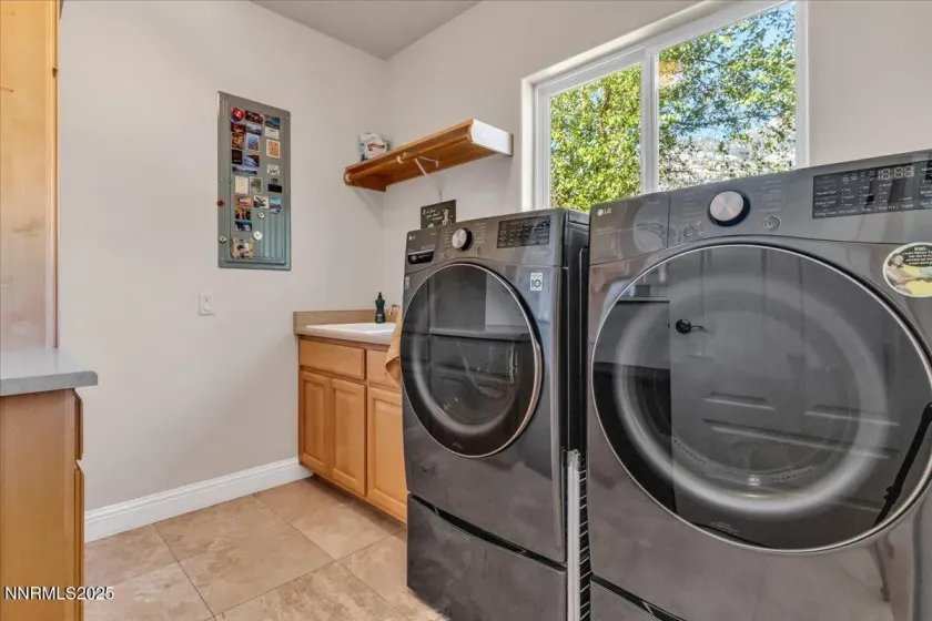 1272 Kingsbury Grade, Gardnerville, Nevada 89460, 3 Bedrooms Bedrooms, ,3 BathroomsBathrooms,Residential,Residential,Kingsbury Grade,250053455