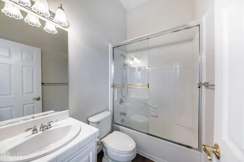 Downstairs ensuite bathroom