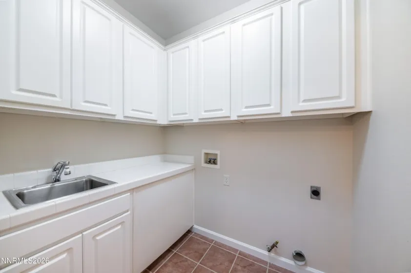 Laundry with sink & cabinets