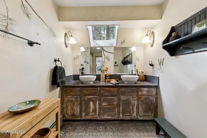 567 Bronco, Incline Village, Nevada 89451, 3 Bedrooms Bedrooms, ,2 BathroomsBathrooms,Residential,Residential,Bronco,260001625