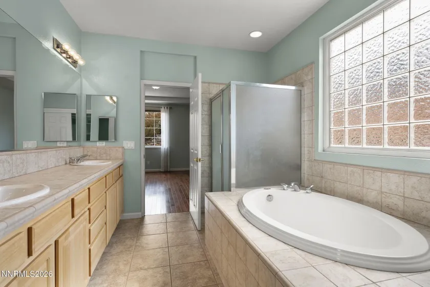 5700 Falcon Ridge, Sparks, Nevada 89436, 4 Bedrooms Bedrooms, ,3 BathroomsBathrooms,Residential,Residential,Falcon Ridge,260001665