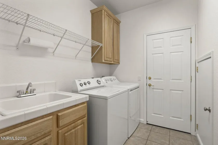 5700 Falcon Ridge, Sparks, Nevada 89436, 4 Bedrooms Bedrooms, ,3 BathroomsBathrooms,Residential,Residential,Falcon Ridge,260001665