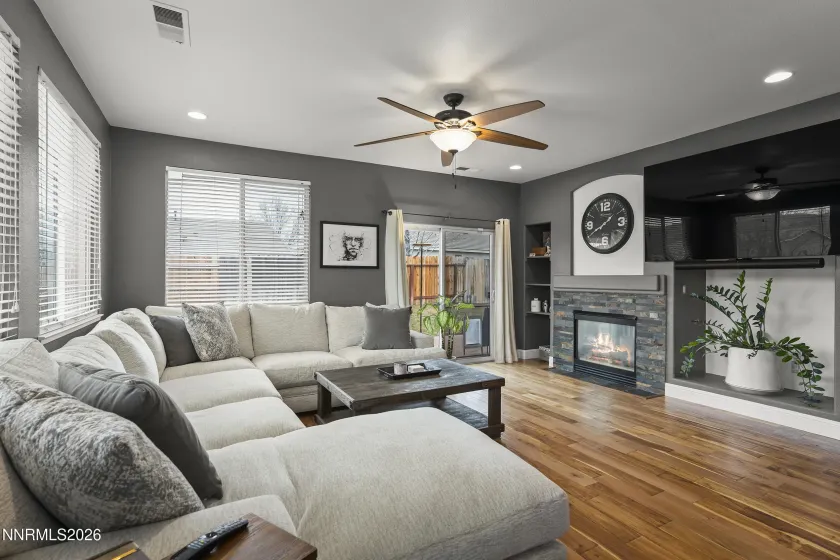 1290 Vista Alta, Reno, Nevada 89521, 3 Bedrooms Bedrooms, ,2 BathroomsBathrooms,Residential,Residential,Vista Alta,260001672