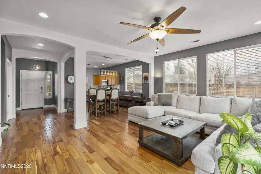 1290 Vista Alta, Reno, Nevada 89521, 3 Bedrooms Bedrooms, ,2 BathroomsBathrooms,Residential,Residential,Vista Alta,260001672