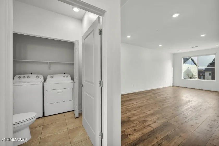 545 Gloria May, Reno, Nevada 89503, 2 Bedrooms Bedrooms, ,3 BathroomsBathrooms,Residential,Residential,Gloria May,260001685