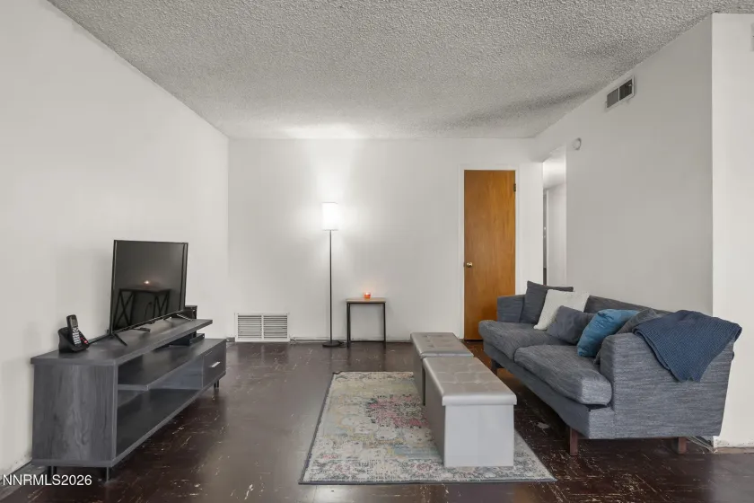 355 York, Sparks, Nevada 89431, 4 Bedrooms Bedrooms, ,2 BathroomsBathrooms,Residential,Residential,York,260001697