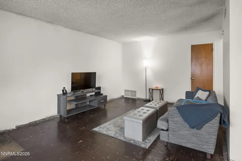 355 York, Sparks, Nevada 89431, 4 Bedrooms Bedrooms, ,2 BathroomsBathrooms,Residential,Residential,York,260001697