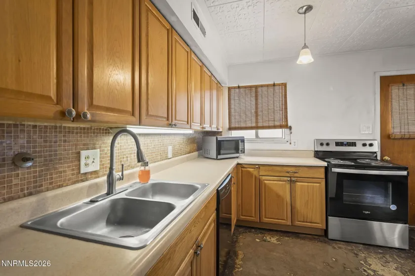 355 York, Sparks, Nevada 89431, 4 Bedrooms Bedrooms, ,2 BathroomsBathrooms,Residential,Residential,York,260001697