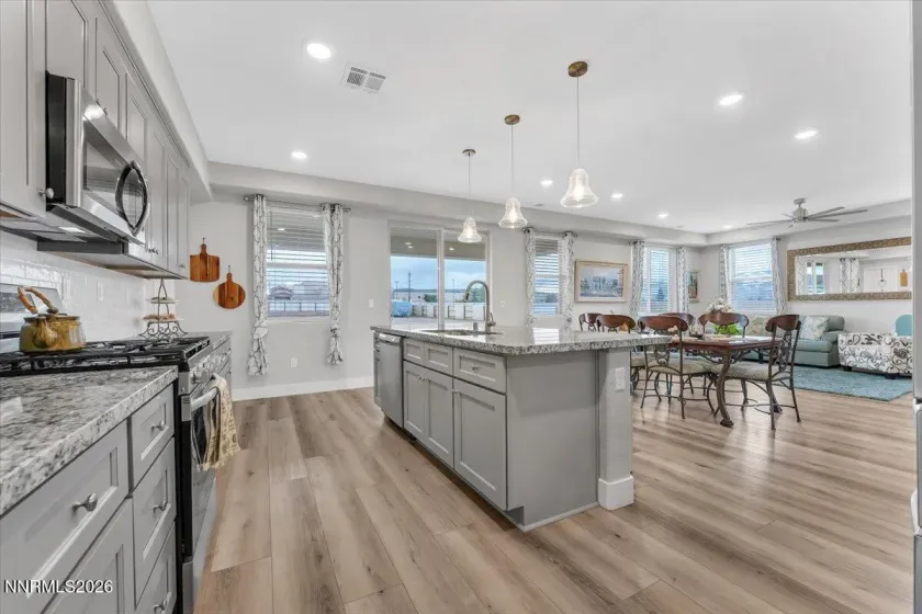 3176 Shimmer, Reno, Nevada 89506, 4 Bedrooms Bedrooms, ,3 BathroomsBathrooms,Residential,Residential,Shimmer,260001710