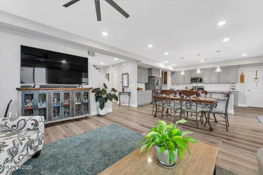 3176 Shimmer, Reno, Nevada 89506, 4 Bedrooms Bedrooms, ,3 BathroomsBathrooms,Residential,Residential,Shimmer,260001710