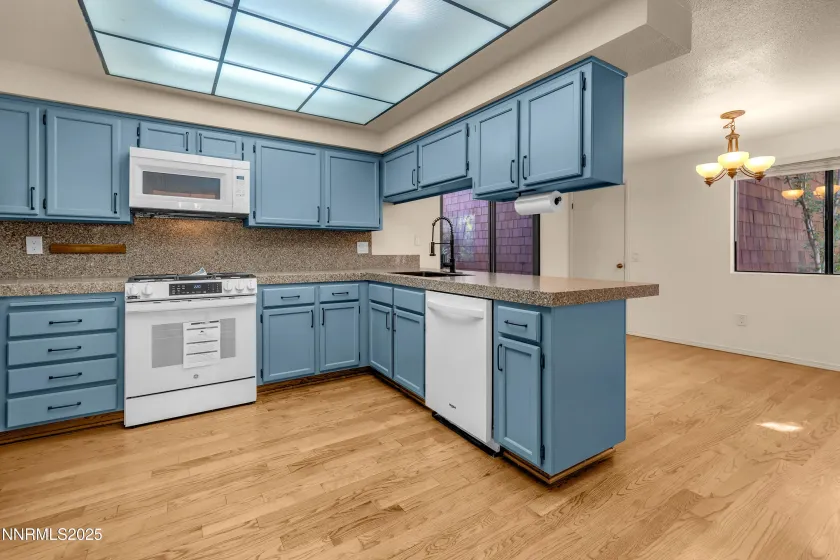 320 Riverview, Reno, Nevada 89509, 3 Bedrooms Bedrooms, ,2 BathroomsBathrooms,Residential,Residential,Riverview,250056899