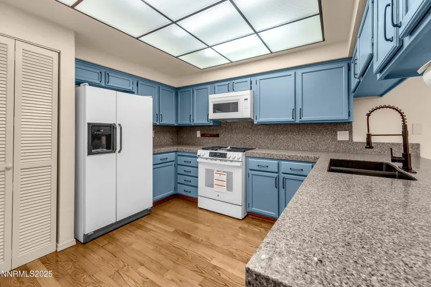 320 Riverview, Reno, Nevada 89509, 3 Bedrooms Bedrooms, ,2 BathroomsBathrooms,Residential,Residential,Riverview,250056899