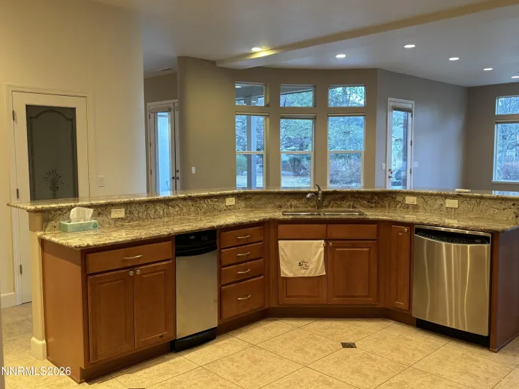 12020 Ocean View, Sparks, Nevada 89441, 5 Bedrooms Bedrooms, ,4 BathroomsBathrooms,Residential,Residential,Ocean View,260001736