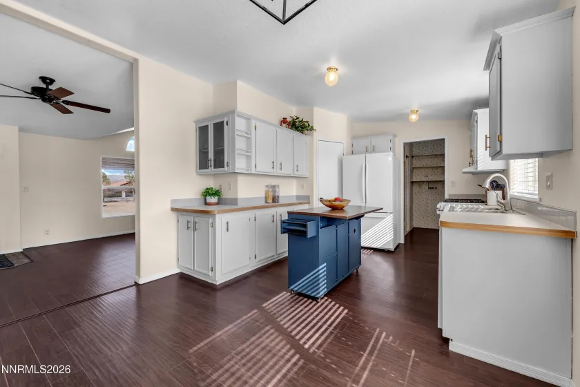 3620 Esmeralda, Washoe Valley, Nevada 89704, 3 Bedrooms Bedrooms, ,2 BathroomsBathrooms,Residential,Residential,Esmeralda,260001756