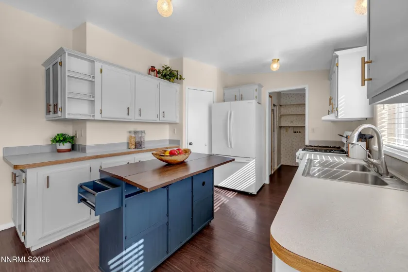 3620 Esmeralda, Washoe Valley, Nevada 89704, 3 Bedrooms Bedrooms, ,2 BathroomsBathrooms,Residential,Residential,Esmeralda,260001756