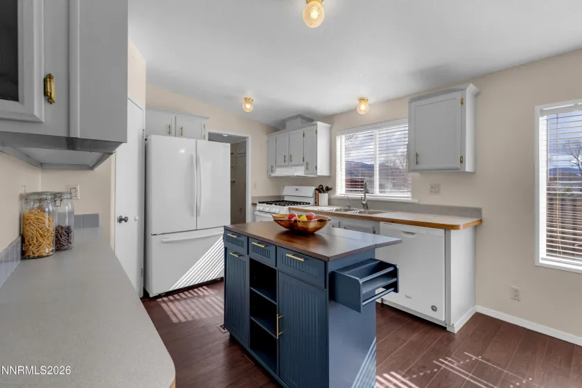 3620 Esmeralda, Washoe Valley, Nevada 89704, 3 Bedrooms Bedrooms, ,2 BathroomsBathrooms,Residential,Residential,Esmeralda,260001756