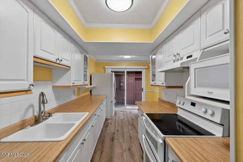 2016 Branch, Reno, Nevada 89509, 2 Bedrooms Bedrooms, ,3 BathroomsBathrooms,Residential,Residential,Branch,260001758