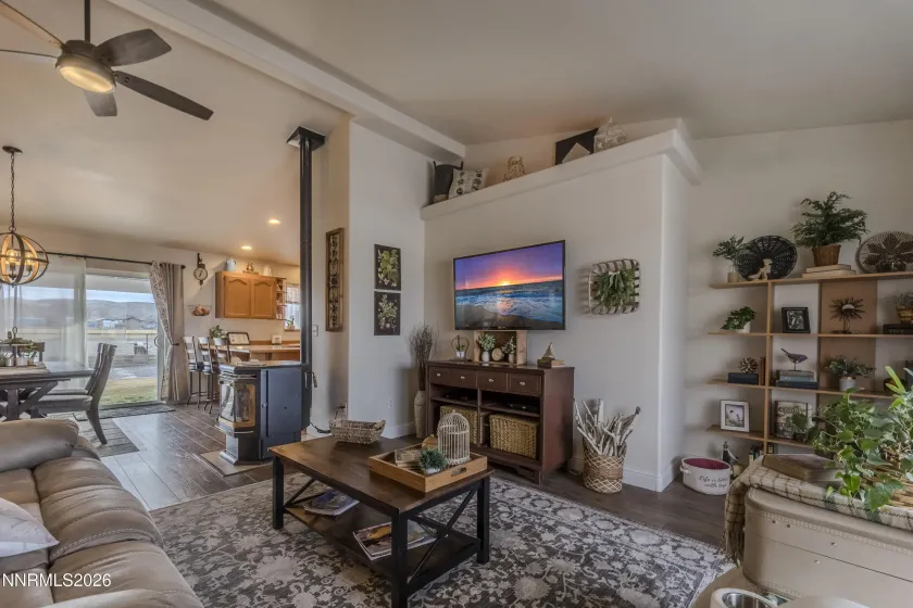 2875 Horseshoe, Fernley, Nevada 89408, 3 Bedrooms Bedrooms, ,2 BathroomsBathrooms,Residential,Residential,Horseshoe,260001777