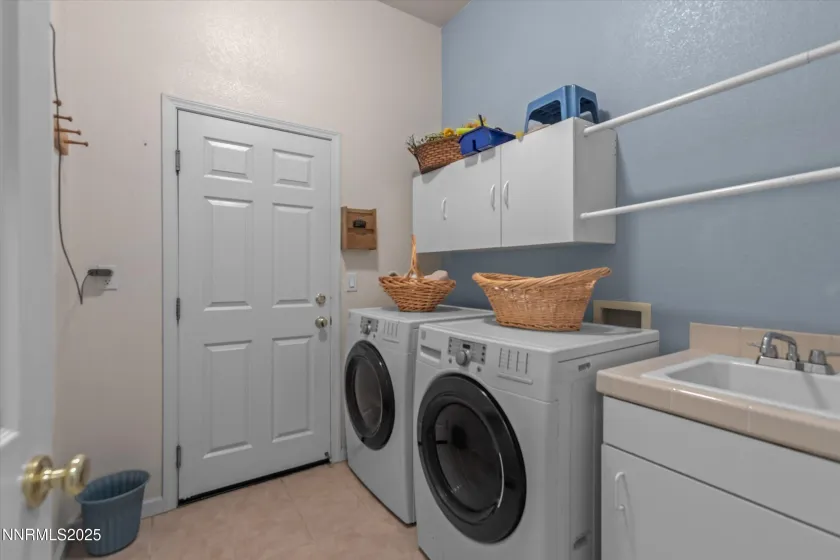 6831 Island Queen, Sparks, Nevada 89436, 4 Bedrooms Bedrooms, ,2 BathroomsBathrooms,Residential,Residential,Island Queen,250051449