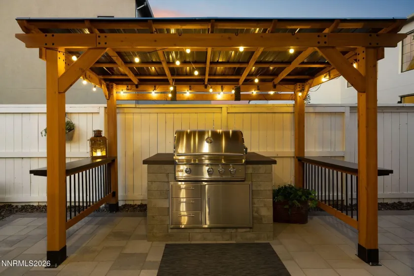 Outdoor Gas BBQ and Kitchen