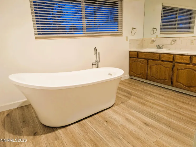 2390 Barnes, Reno, Nevada 89509, 5 Bedrooms Bedrooms, ,4 BathroomsBathrooms,Residential,Residential,Barnes,260001868