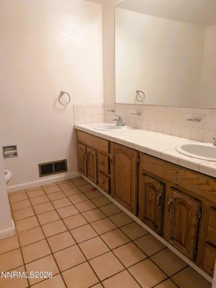 2390 Barnes, Reno, Nevada 89509, 5 Bedrooms Bedrooms, ,4 BathroomsBathrooms,Residential,Residential,Barnes,260001868