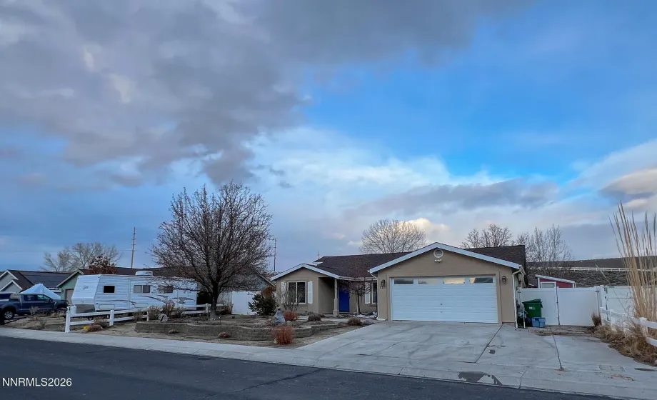 1371 White Bluffs, Fernley, Nevada 89408, 4 Bedrooms Bedrooms, ,3 BathroomsBathrooms,Residential,Residential,White Bluffs,260001870