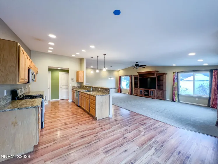 1371 White Bluffs, Fernley, Nevada 89408, 4 Bedrooms Bedrooms, ,3 BathroomsBathrooms,Residential,Residential,White Bluffs,260001870