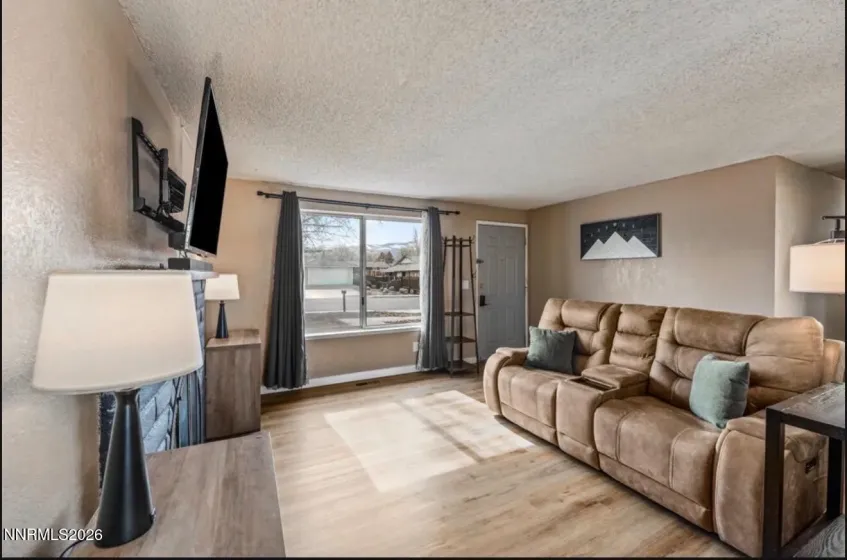 10075 Hornblende, Reno, Nevada 89506, 3 Bedrooms Bedrooms, ,2 BathroomsBathrooms,Residential,Residential,Hornblende,260001871