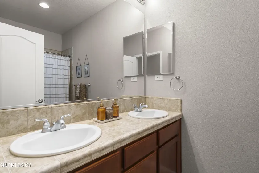 14001 Welsh Mountain, Reno, Nevada 89521, 3 Bedrooms Bedrooms, ,2 BathroomsBathrooms,Residential,Residential,Welsh Mountain,260001877