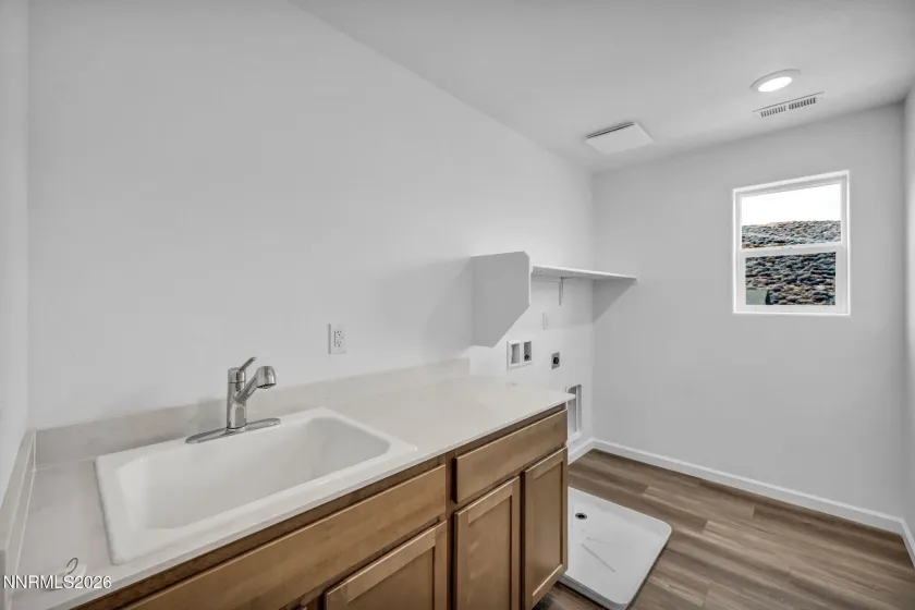 8455 Endor, Reno, Nevada 89506, 3 Bedrooms Bedrooms, ,3 BathroomsBathrooms,Residential,Residential,Endor,260001888