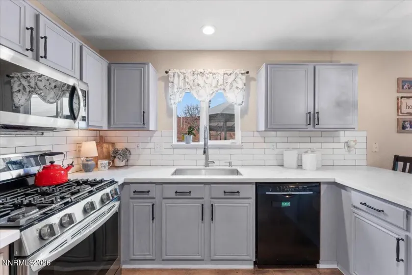 6971 Carmen, Sun Valley, Nevada 89433, 4 Bedrooms Bedrooms, ,3 BathroomsBathrooms,Residential,Residential,Carmen,260001896