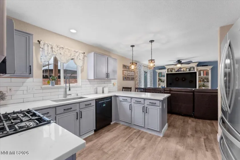 6971 Carmen, Sun Valley, Nevada 89433, 4 Bedrooms Bedrooms, ,3 BathroomsBathrooms,Residential,Residential,Carmen,260001896