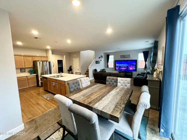 9355 Bay, Reno, Nevada 89506, 5 Bedrooms Bedrooms, ,3 BathroomsBathrooms,Residential,Residential,Bay,260001911