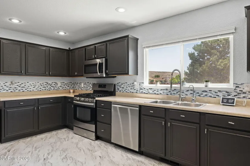 18204 Cedar View, Reno, Nevada 89508, 5 Bedrooms Bedrooms, ,3 BathroomsBathrooms,Residential,Residential,Cedar View,260001924