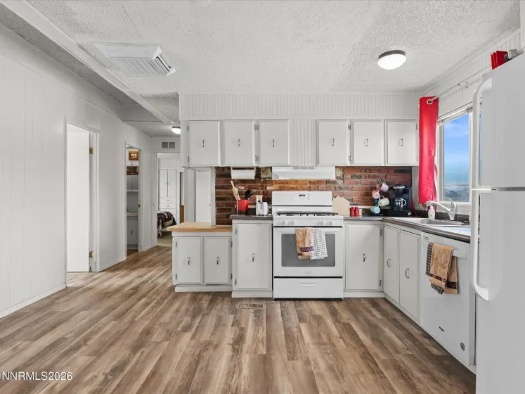 7815 Springfield, Silver Springs, Nevada 89429, 3 Bedrooms Bedrooms, ,2 BathroomsBathrooms,Residential,Residential,Springfield,260001978