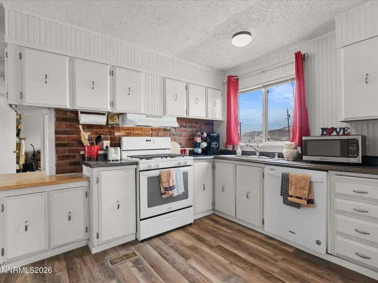 7815 Springfield, Silver Springs, Nevada 89429, 3 Bedrooms Bedrooms, ,2 BathroomsBathrooms,Residential,Residential,Springfield,260001978