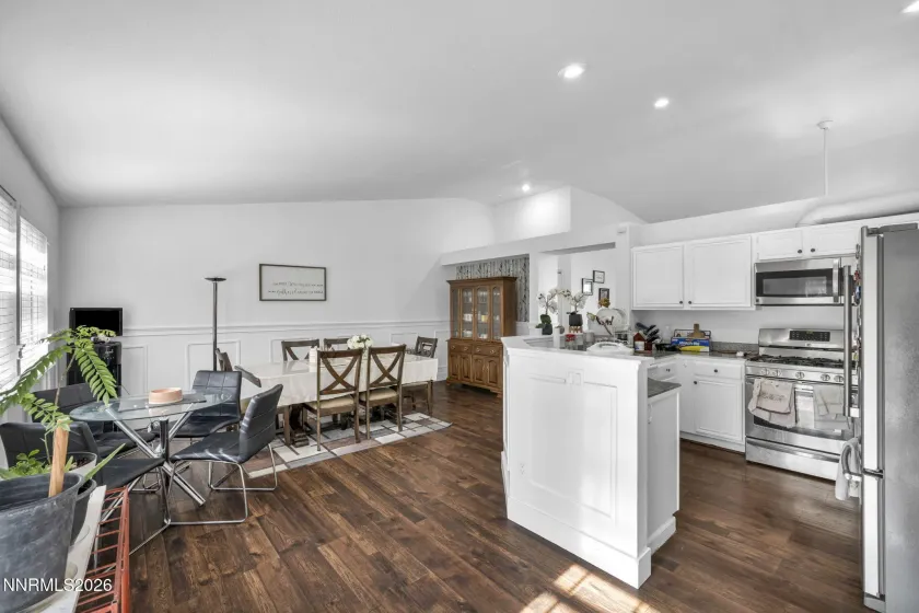 8000 Monterey Shores, Reno, Nevada 89506, 4 Bedrooms Bedrooms, ,2 BathroomsBathrooms,Residential,Residential,Monterey Shores,260001993