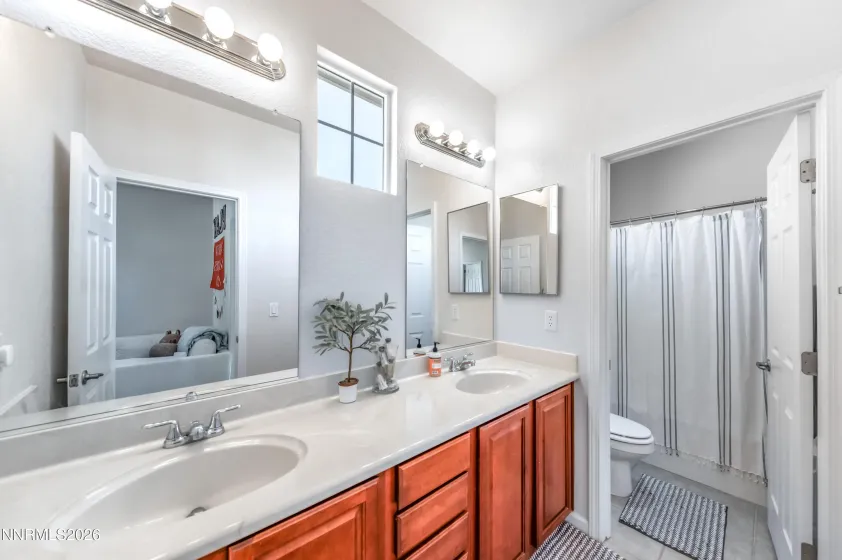 560 Connemaras, Reno, Nevada 89521, 4 Bedrooms Bedrooms, ,3 BathroomsBathrooms,Residential,Residential,Connemaras,260002000