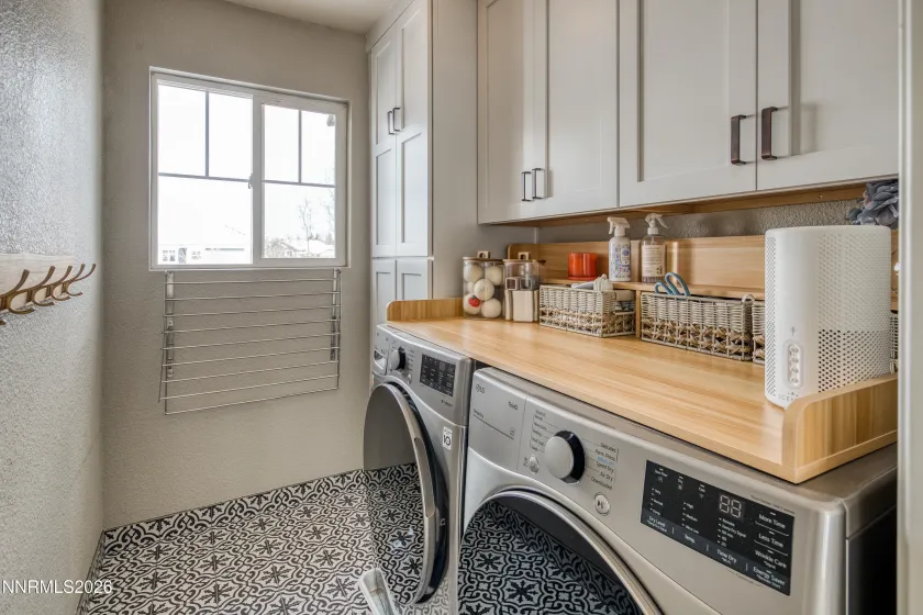 2725 Decoy, Sparks, Nevada 89436, 5 Bedrooms Bedrooms, ,4 BathroomsBathrooms,Residential,Residential,Decoy,260001997