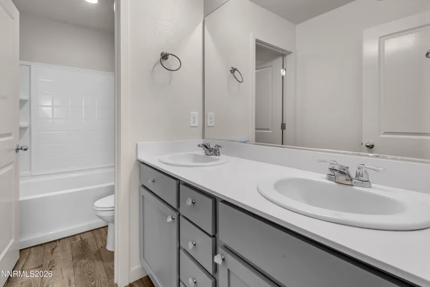 1297 Old Barn, Sparks, Nevada 89436, 5 Bedrooms Bedrooms, ,3 BathroomsBathrooms,Residential,Residential,Old Barn,260002005