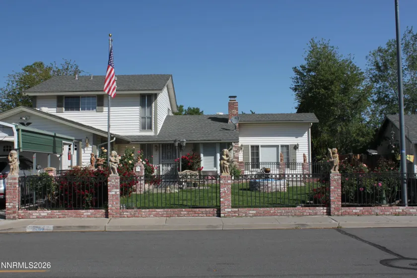 2207 Howard, Sparks, Nevada 89434, 4 Bedrooms Bedrooms, ,3 BathroomsBathrooms,Residential,Residential,Howard,260002042