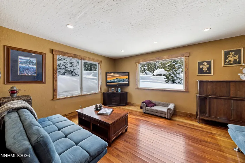 2361 Tolteca, South Lake Tahoe, California 96150, 5 Bedrooms Bedrooms, ,4 BathroomsBathrooms,Residential,Residential,Tolteca,260002058