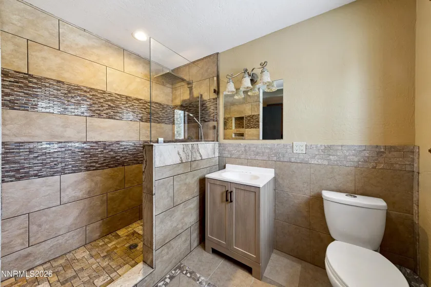 2361 Tolteca, South Lake Tahoe, California 96150, 5 Bedrooms Bedrooms, ,4 BathroomsBathrooms,Residential,Residential,Tolteca,260002058