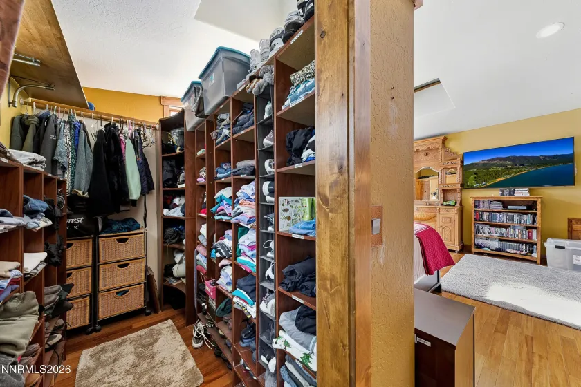 2361 Tolteca, South Lake Tahoe, California 96150, 5 Bedrooms Bedrooms, ,4 BathroomsBathrooms,Residential,Residential,Tolteca,260002058