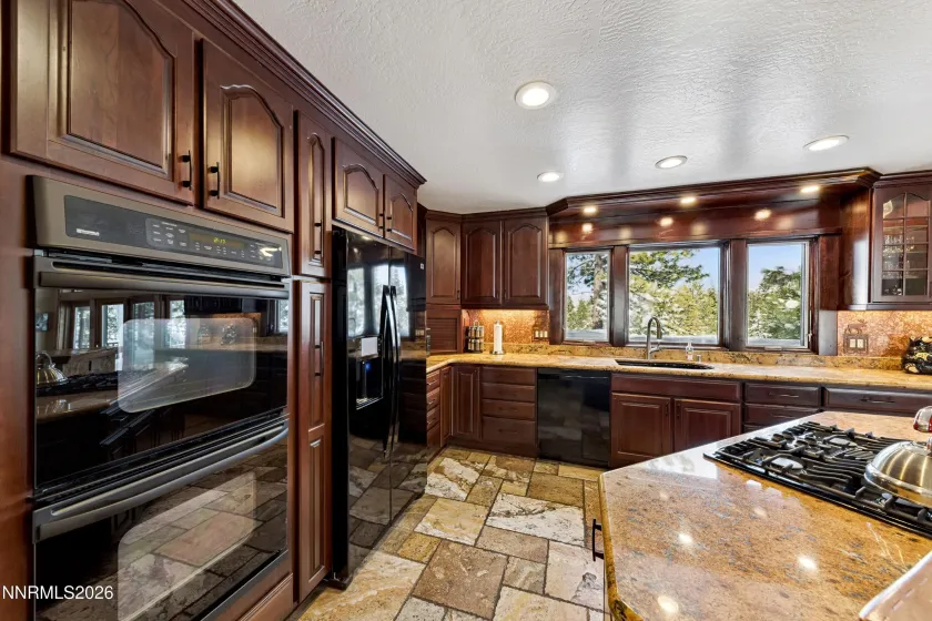 2361 Tolteca, South Lake Tahoe, California 96150, 5 Bedrooms Bedrooms, ,4 BathroomsBathrooms,Residential,Residential,Tolteca,260002058