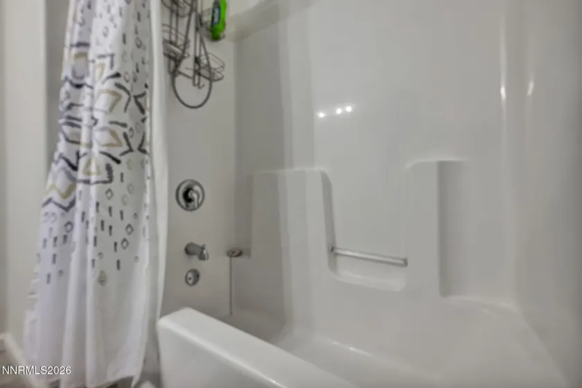 806 Karry, Fallon, Nevada 89406, 3 Bedrooms Bedrooms, ,2 BathroomsBathrooms,Residential,Residential,Karry,260002059